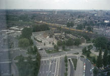 804306 Overzicht van het Westplein en omgeving te Utrecht, vanaf het Holiday Inn Hotel (Jaarbeursplein 24), uit het zuiden.